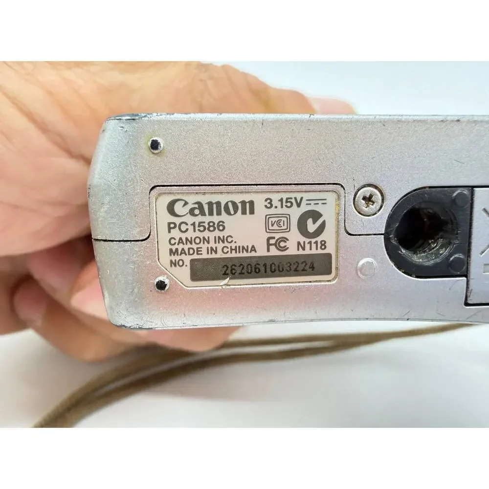 Canon PowerShot A1200 12.1MP Digital Camera Silver AS-IS Broken Battery Door